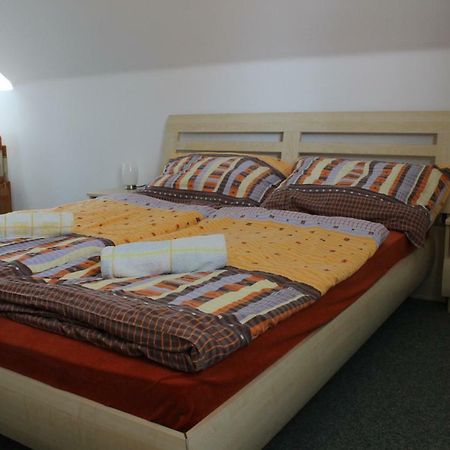 Apartman V Podskali Hluboka nad Vltavou Exterior photo
