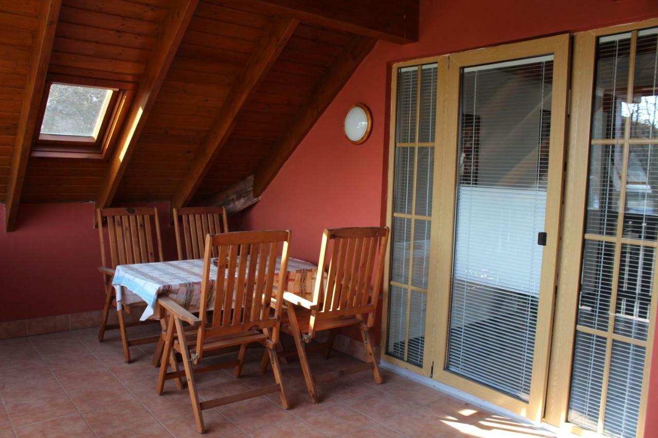 Apartman V Podskali Hluboka nad Vltavou Exterior photo